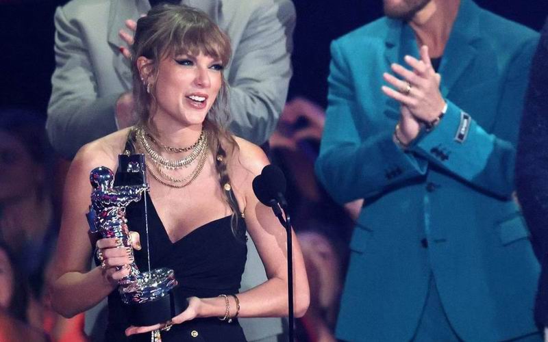 泰勒·斯威夫特获MTV音乐大奖最高荣誉